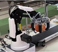 ラズパイとロボットアームで農業自動化——GRIPS、トマトの自動仕分けシステムの実証実験を実施
