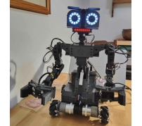 1980年代のSF映画に登場するロボットを自作——Raspberry Pi制御でカメラ3台搭載