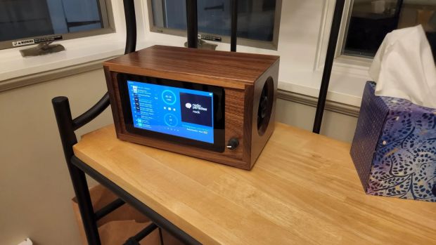 Wooden Internet Kitchen Radio Powered By Raspberry Pi and DigiAMP+ HAT
