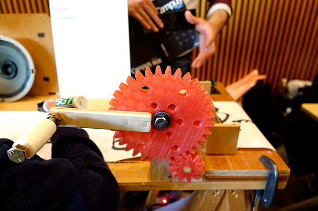 3Dプリントで制作した歯車。開発には浜松にある某楽器メーカーの開発者も参加しているそうだ。