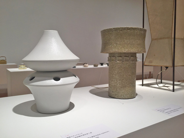 試作品：陶器スタンドライト　左は埴輪モチーフ、右は灯籠モチーフ