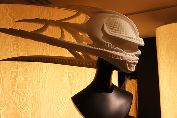 「Asura」Mask／2014／Nylon　（3Dモデリング：ケイズデザインラボ、3Dプリント：八十島プロシード）
