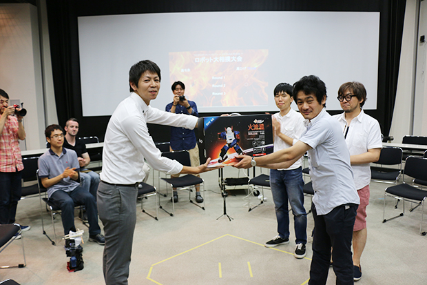 優勝チームにはXYZプリンティングジャパンからXYZrobot Bolideが贈呈された。