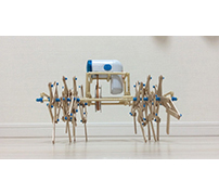 Dr.片山の100均ロボット研究室　低予算で「ストランドビースト」を再現した12脚歩行ロボット