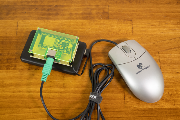 作ったのは、こちらのコントローラー。マウスの動きを読み取って、Bluetooth経由でラジコンに動きを指示できる