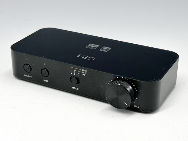FiiOの「BTA30」。Bluetoothトランスミッターが内蔵されており、ワイヤレスで音楽を楽しめる