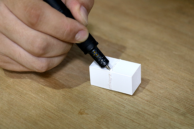 3Dプリントペンがあれば、同じABSを使って継ぎ目をなぞるのも効果的。
