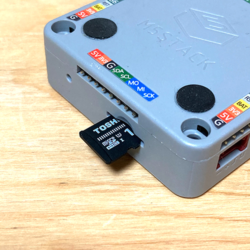 microSDカードスロットも標準装備なんです。