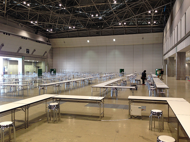 Maker Faire Tokyo 2014設営時（ビッグサイト）の様子。会場は違ってもMaker Faireの雰囲気になるのが不思議。