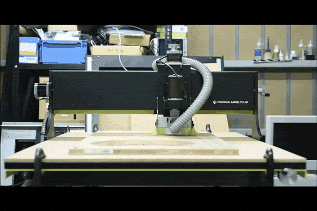 木材加工専用のCNCとして今秋発売予定の「KitMill MOC900」（写真は開発中のもの）。