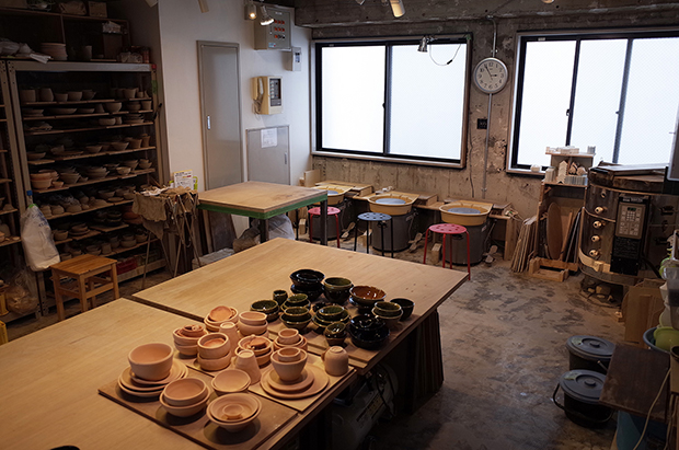 5階には陶芸の工房とオフィスがある。Pinkoiの傘下で、ハンドメイド作品のECサイトを手掛けるiichの東京オフィスもここに移転してきた。