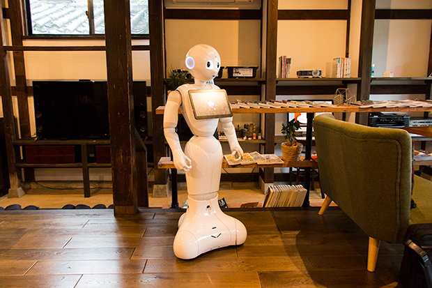 さまざまなシーン、場所で目にする機会の多いPepperは日本のパーソナルロボットの歴史に名を残すことだろう（撮影：越智岳人）