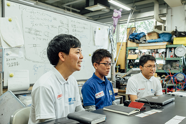 今回お話を伺った、名古屋工業大学フォーミュラプロジェクトの富田崇史さん、松山大地さん、澤田昂明さん（左から）。