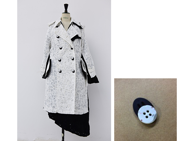 MUDSNAILがボタンを手がけたANREALAGE 2015 S/S COLLECTION「SHADOW」の服。白いボタンの下に影が落ちている状態を表現した。（写真提供：ANREALAGE）