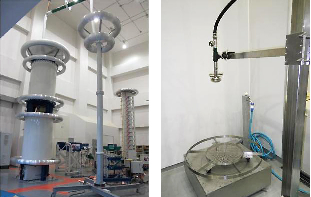 （左）500kV交流高電圧発生装置。（右）JIS C 0920:2003のIPX3,4に準拠した防水試験を実施する防水試験機。