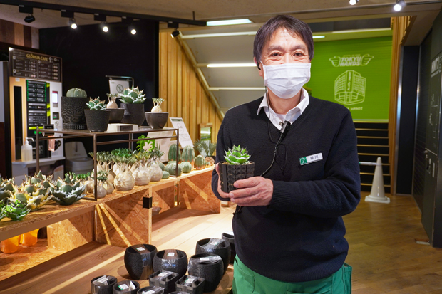 「3Dプリンターワールド」の仕掛け人、東急ハンズ渋谷店の緑川浩一さん。