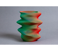 3Dプリンターと素材をハックした芸術——京都「新工芸舎」が問いかける樹脂の価値