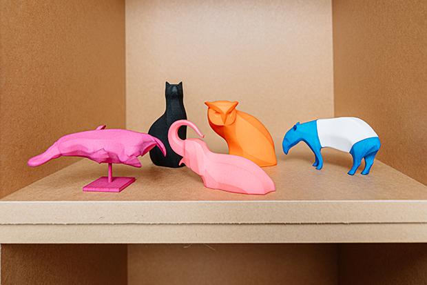 「Platypus」（一番左）「Elephant」（中央）など、動物をモチーフにして3Dプリントで制作した作品群。