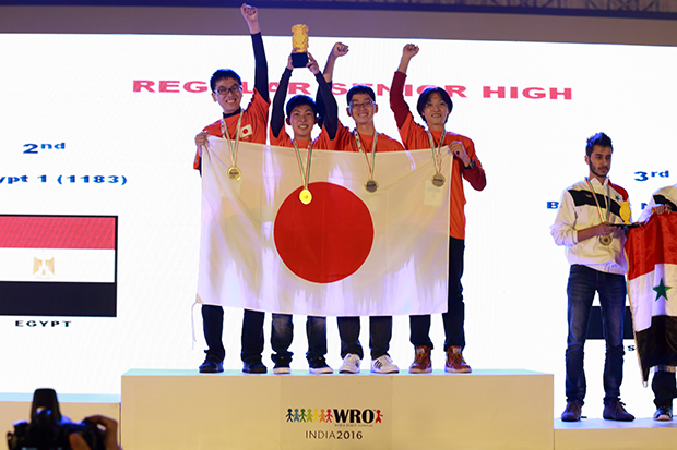 金メダルを受賞したチーム「YTHS Orange Ⅴ」（愛媛県立八幡浜工業高等学校）