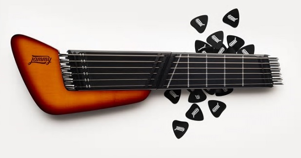 ネックを伸縮させてギタープレイ——全長約のポータブルギター