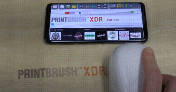 手で動かしてカラープリント——モバイルインクジェットプリンター「PrintBrush XDR」 | fabcross