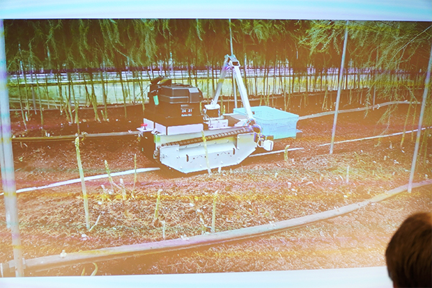 浜野製作所と開発した自動収穫用の新型ロボット。