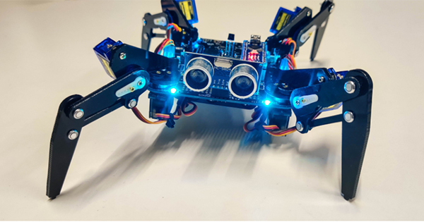 Arduinoベースでリモコン動作制御を学べる——多関節型4足歩行ロボット「クアッドクローラー」 | fabcross