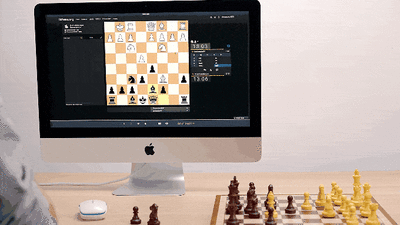 駒の動きを自動でセンシング——ウッドフレームのデジタルチェスセット 