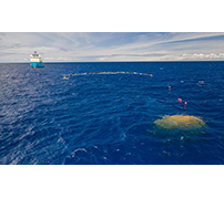 幅800mの海洋プラゴミ回収装置、太平洋ゴミベルトで実証実験中