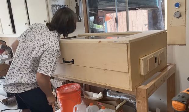Large-Format DIY CO2 Laser Cutter Controlled by Arduino