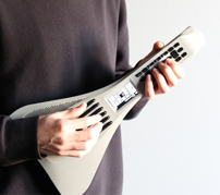 音楽初心者向け電子楽器「InstaChord」のエントリーモデル、aiwaブランドで新発売