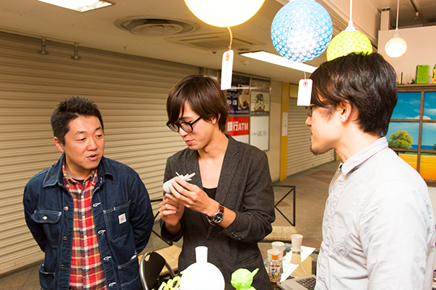 3Dプリンター屋を運営するTOKYO MAKERの中村さん（右）と毛利さん（左）