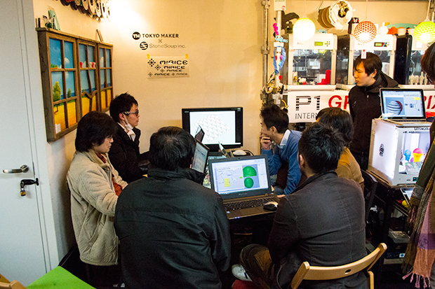 取材当日は店内で3Dモデリングソフトウェア「Rhinoceros」のプラグイン「Grasshopper」の使い方を学ぶワークショップが開かれていた。