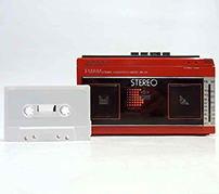 80年代のソニーイズムを形にした極小ステレオラジカセ「SONY STEREO CASSETTE-CORDER WA-66」