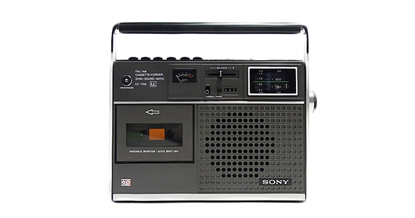 語学用という名目でラジカセを楽しめた昭和のLL学習マシン 「SONY FM／AM RADIO CASSETTE-CORDER CF-1765」 |  fabcross