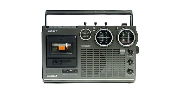 3連メーターが男心をくすぐった東芝が送り出したモノラルラジカセ「TOSHIBA RADIO CASSETTE RECORDER RT-570F  ACTAS-570」 | fabcross