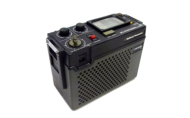 一見、鉛蓄電池を彷彿させる地味なフォルムが逆に新鮮だったラジオ「National Panasonic Portable Radio RF-727 COUGAR  No.5」 | fabcross