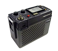 一見、鉛蓄電池を彷彿させる地味なフォルムが逆に新鮮だったラジオ「National Panasonic Portable Radio RF-727 COUGAR No.5」