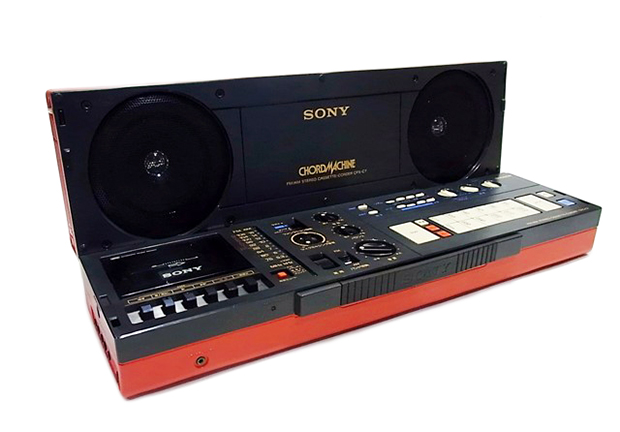 サウンドクリエイトマシンと呼びたいスタイルも斬新なステレオラジカセ「SONY FM/AM Stereo Radio Cassette CFS