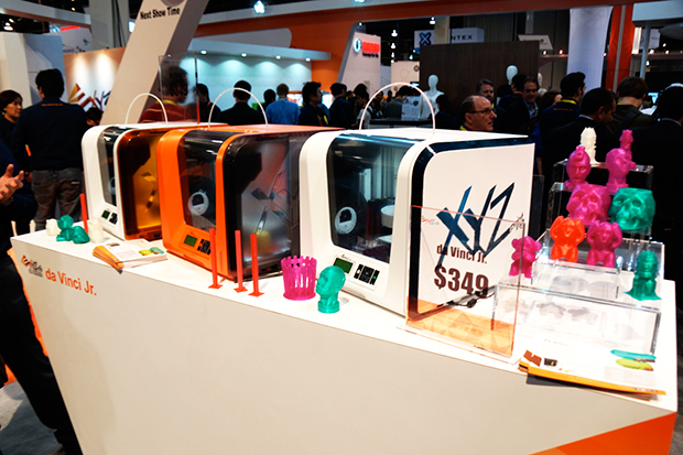 CES2014で話題となった499ドルプリンタ「da Vinci 1.0」に続く低価格3Dプリンタとして、349ドルの「da Vinci Jr.」が登場。