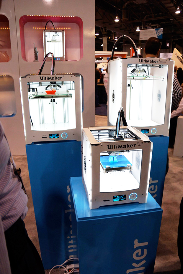 Ultimaker 부스에 전시 된 'Ultimaker Original + "와"Ultimaker 2 "시리즈 (무인 / Go / Extended).