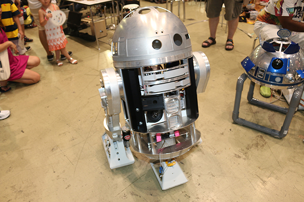 おなじみのドロイド型のロボット。（R2—ビルダーズ・クラブ・ジャパン）