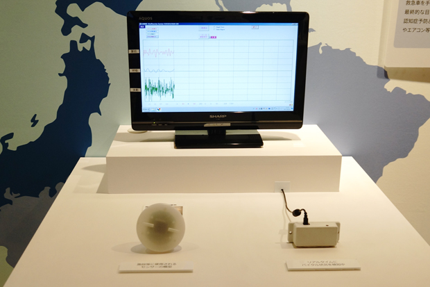 IoT技術「非接触型バイタルセンサー」は、人に触れることなく脈拍・呼吸・体動の変化を検知する（カレアコーポレーション）
