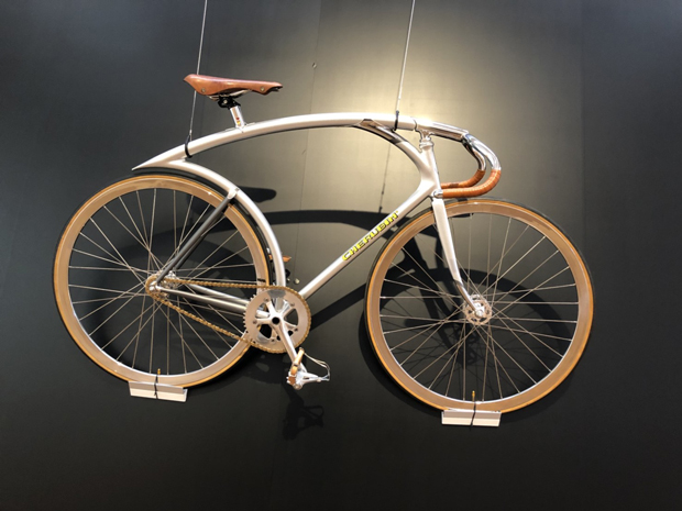 ケルビム“ハミングバード”：日本屈指の自転車オーダーブランド。ハミングバード＝ハチドリのような優雅な曲線が特徴。