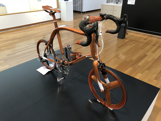 SANOMAGIC“MWR-T1”：造船技術を応用して作られた自転車。殆どのパーツが木材でできている。