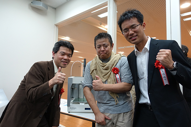 エッグドロップコンテストからはこちらの3人が受賞。3Dプリンターなど豪華な副賞が送られた。