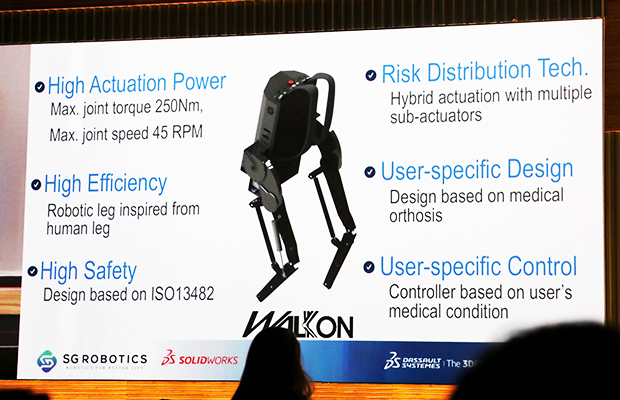 「WalkON Suit」下肢が動かせない人のために足を動かす。現在ARグラスを使ったUIや軽量化を図った新バージョンを開発中。
