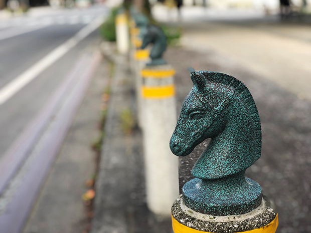南部馬をふくめ“馬”は十和田市のシンボルのようにもなっている。美術館がある通りには馬をモチーフにした装飾がたくさん設置されている。作品を見て美術館のまわりにある馬モチーフを探してみてはどうだろう。