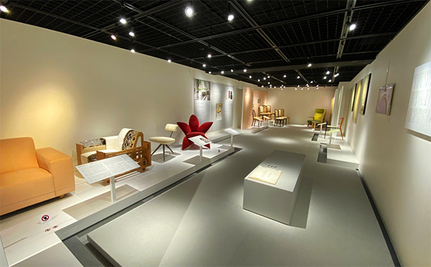 宮本氏が手がけた椅子や模型、図面などさまざまな展示物を通して宮本氏の仕事を見ることができる。
