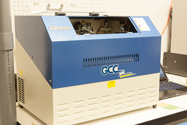 レーザーカッター：「GCG LaserPro Venus II」